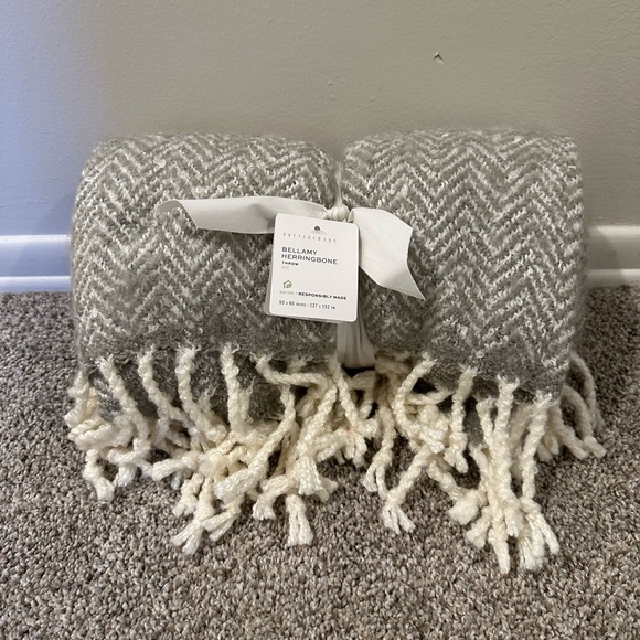 New Pottery Barn Bellamy Herringbone Throw, Gray & Cream 50 x 60 - Picture 2 of 6